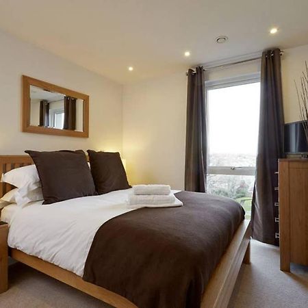 Modern Apartment At Slough Station, London In 18 Mins! Ngoại thất bức ảnh
