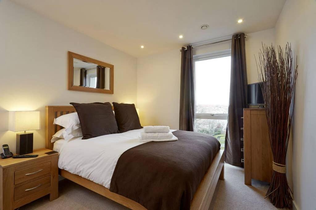 Modern Apartment At Slough Station, London In 18 Mins! Ngoại thất bức ảnh