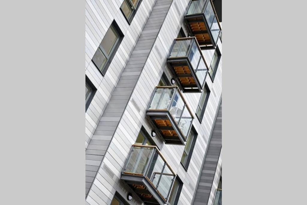 Modern Apartment At Slough Station, London In 18 Mins! Ngoại thất bức ảnh