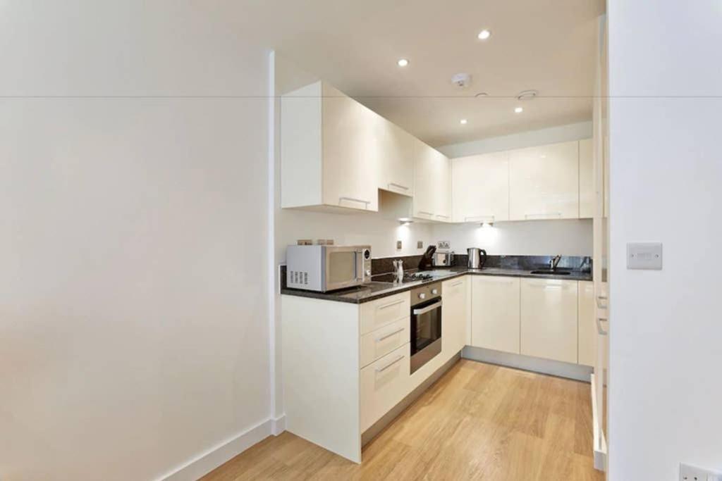 Modern Apartment At Slough Station, London In 18 Mins! Ngoại thất bức ảnh