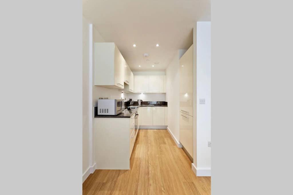 Modern Apartment At Slough Station, London In 18 Mins! Ngoại thất bức ảnh